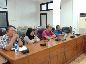 Kepala pertamina tual besama pemilik apms di dprd malra