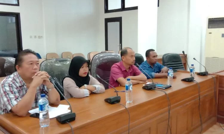 Kepala pertamina tual besama pemilik apms di dprd malra