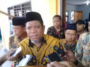 Walikota tual, adam rahayaan, s. A. G