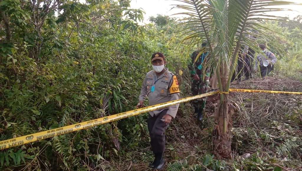 Kapolres bersama dandim saat terjun langsung ke lokasi tkp