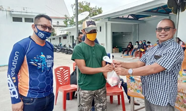 Bri cabang tual berbagi qurban bersama rakyat di hari idul adha