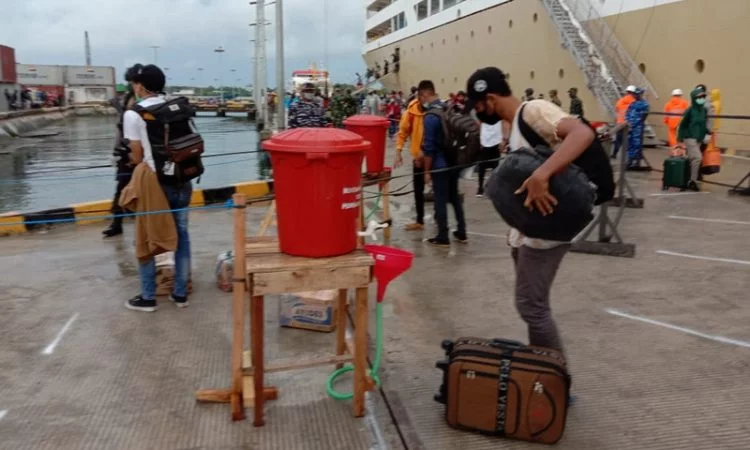 Pelabuhan yos sudarso kota tual