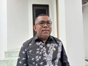 Wakil ketua dprd malra bosko rahawarin