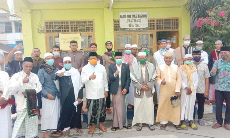 Walikota dan wawali tual sholat idul adha di masjid agung kota tual 1