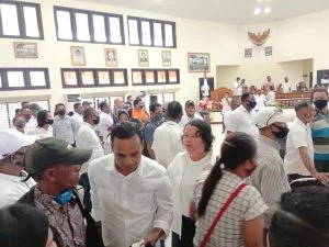 Keluarga pasien meninggal covid 19 kabupaten maluku tenggara di dprd malra