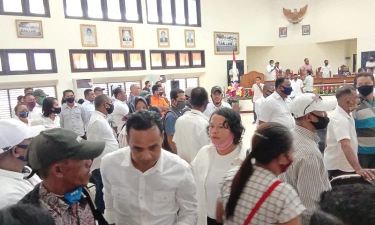 Keluarga pasien meninggal covid 19 kabupaten maluku tenggara di dprd malra