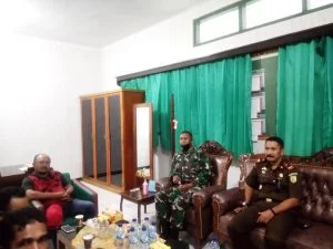 Dandim 1503 tual memfasilitasi pertemuan silahturahmi kejari tual bersama pers di makodim tual