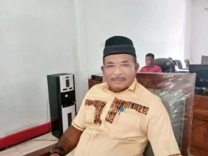 Ketua komisi i dprd kabupaten maluku tenggara antonius renyaan