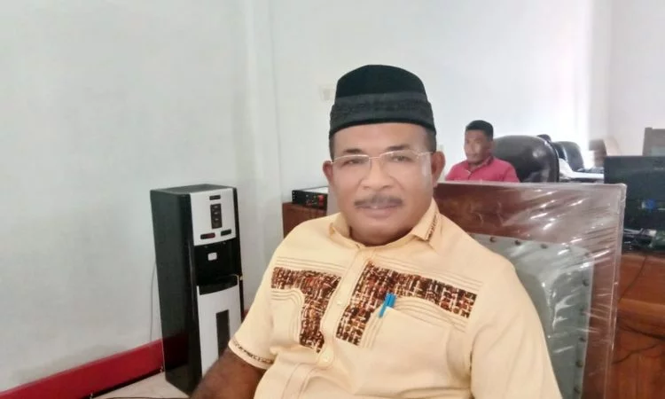 Ketua komisi i dprd kabupaten maluku tenggara antonius renyaan