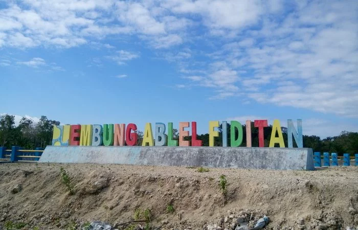 Paket proyek embung fiditan yang dibangun ditengah hutan kota tual