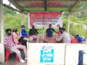 Kegiatan duduk bacarita kamtibmas polsek kei kecil timur bersama warga desa / ohoi semawi, senin ( 10/8/2020