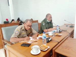 Rapat bersama komisi i dprd malra bersama kasat pol pp soal aset pemkab malra di kota tual