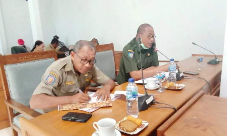 Rapat bersama komisi i dprd malra bersama kasat pol pp soal aset pemkab malra di kota tual