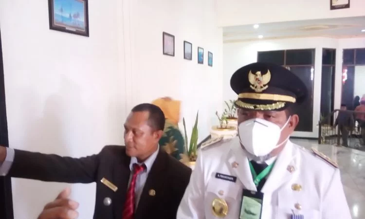 Walikota tual pakai penangkal anti covid 19 di hut ri ke 75