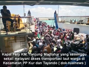 Akses kapal fery yang melayani masyarakat pp kur dan tayando