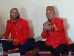 Ketua dewan adat kei dan sekretaris dalam memimpin persidangan adat kei