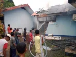 Salah satu rumah dinas radio republik indonesia ( rri ) tual yang beralamat di jalan soekarno hatta, kelurahan ohoijang, kecamatan kei – kecil, kabupaten maluku tenggara, sabtu ( 19/12/2020 ), pukul 17. 30 wit terbakar.