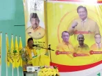 Walikota tual, adam rahayaan, s. A. G membacakan sambutan pada pelantikan pengurus dpd golkar kota tual, periode 2020 – 2025, sabtu malam ( 10/04/2021 )