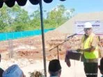 Walikota tual, adam rahayaan, dalam amanatnya, saat peletakan batu pertama ( ground breaking ) rumah susun masyarakat berpenghasilan rendah ( mbr ) dan penyerahan simbolis bantuan stimulun perumahan swadaya ( bsps ) tahun 2021, jumat ( 16/04/2021 )