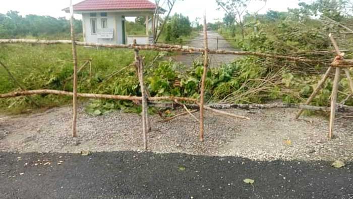 Masyarakat adat ohoi isso pasca pelantikan tersebut, melakukan pemalangan dan sasi ( hawear-red ) pada lokasi tpa