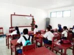 Kodim 1503 tual, rabu ( 05/5/2021 ), pukul 09. 30 wit, menyambangi siswa/i smp karel sadsuitubun langgur, kabupaten maluku tenggara, dalam rangka mensosialisasikan program mengajar anak pattimura, melalui aplikasi klassku