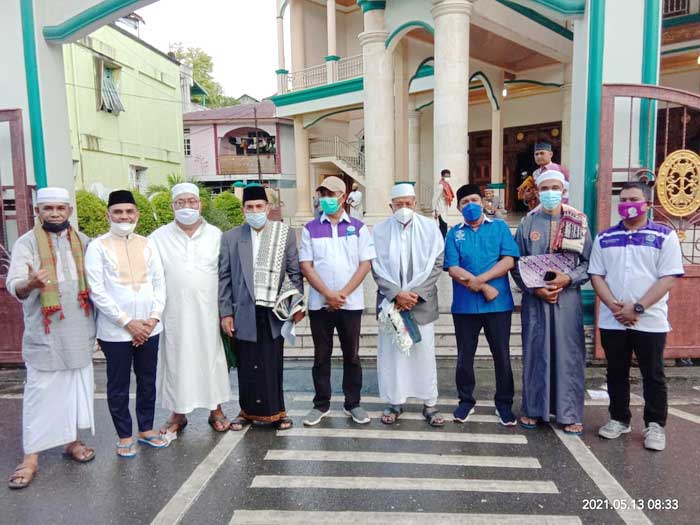 Foto bersama mui dan amgpm kota tual usai sholat idulfitri