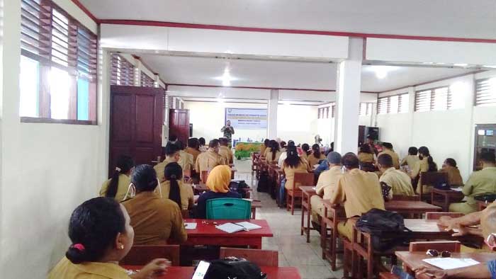 Sosialisasi aplikasi klassku oleh kodim 1503 tual di smp karel sadsuitubun langgur