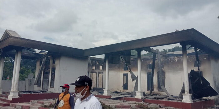 Rumah-warga-tetoat-yang-hangus-terbakar.