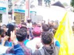 Kejari ambon ketika menerima aksi demo okp cipayung