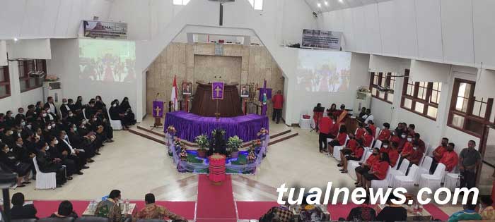 Suasana-didalam-gereja-sion-kota-tual