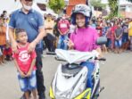 Bupati malra serahkan hadiah motor vaksin buat siswi smp budhi mulia