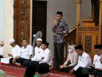 Dan arahan kepala kementerian agama kota tual h. Ecan rumaf s. Ag sekaligus melepas keberangkatan calon jamaah haji kota tual.