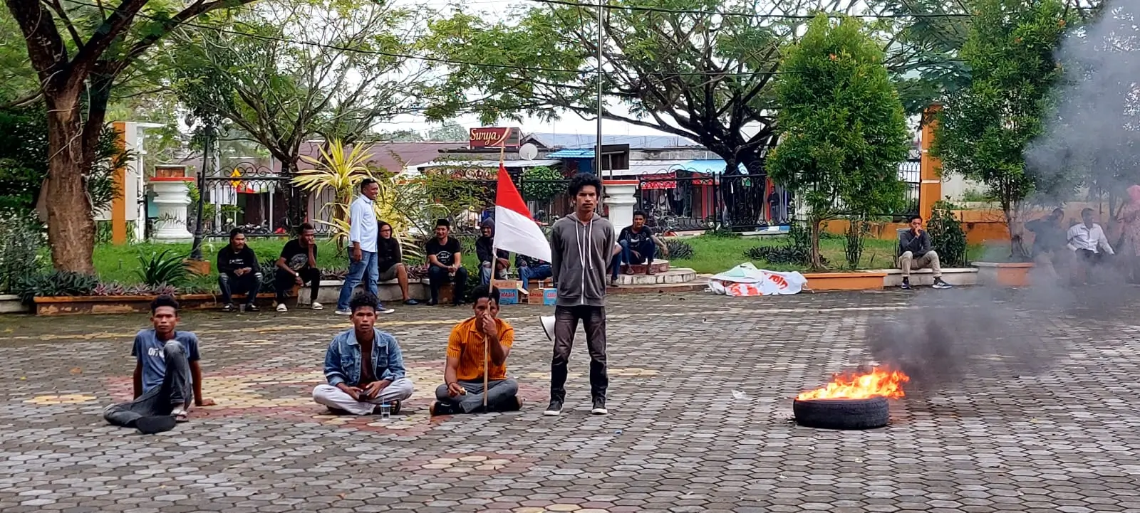 Aksi-demo-forgana-didepan-kantor-dprd-kota-tual-