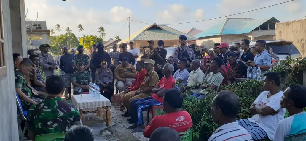 Pertemuan-pangdam-dan-kapolda-maluku-bersama-warga-ohoi-ohoidertutu