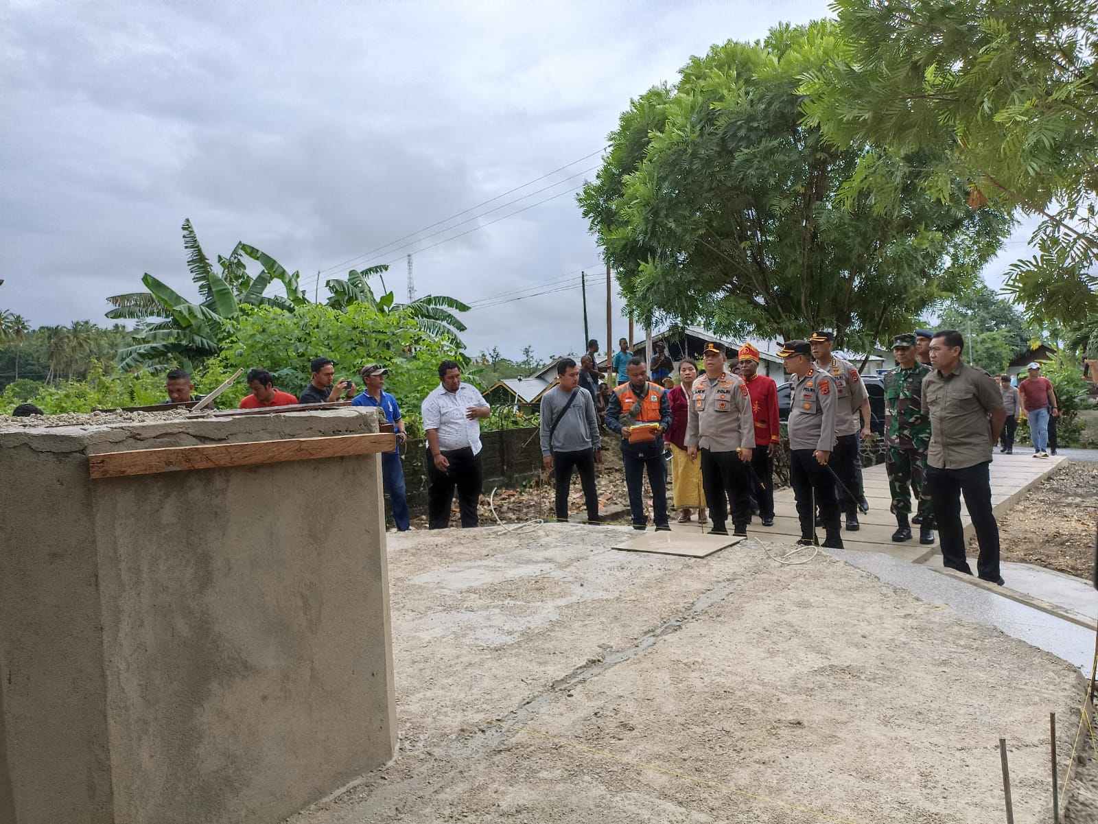 Kapolda maluku sambangi monumen pahlawan karel sadsuitubun di ohoi rumadian, sabtu 4 februari 2023