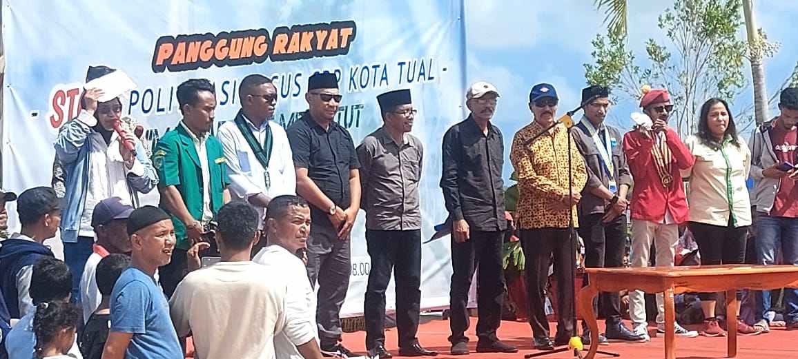 Ini para pimpinan okp, ormas, tokoh adat dan tokoh masyarakat dalam pernyataan sikap bersama amanah, minggu 16 juli 2023