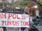 Aksi demo hmi dan keluarga korban didepan kantor dprd kota tual