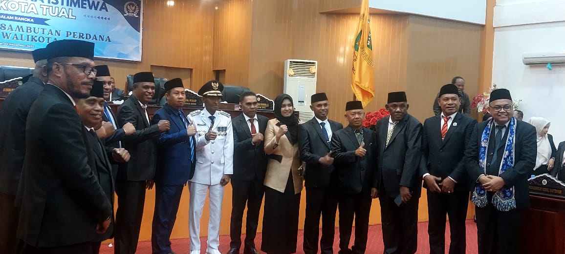 Penjabat walikota tual bersama pimpinan dan anggota dprd kota tual